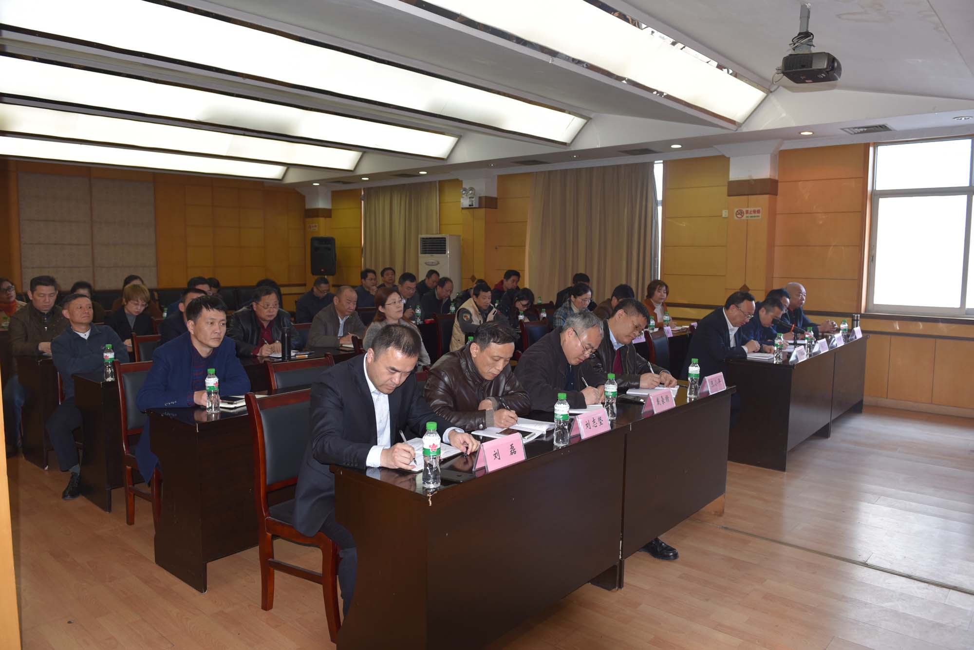 市政公用集團領(lǐng)導(dǎo)到江西長運宣布任命決定： 王曉被任命為股份公司黨委委員、黨委書記，推薦為董事、董事長（法定代表人）