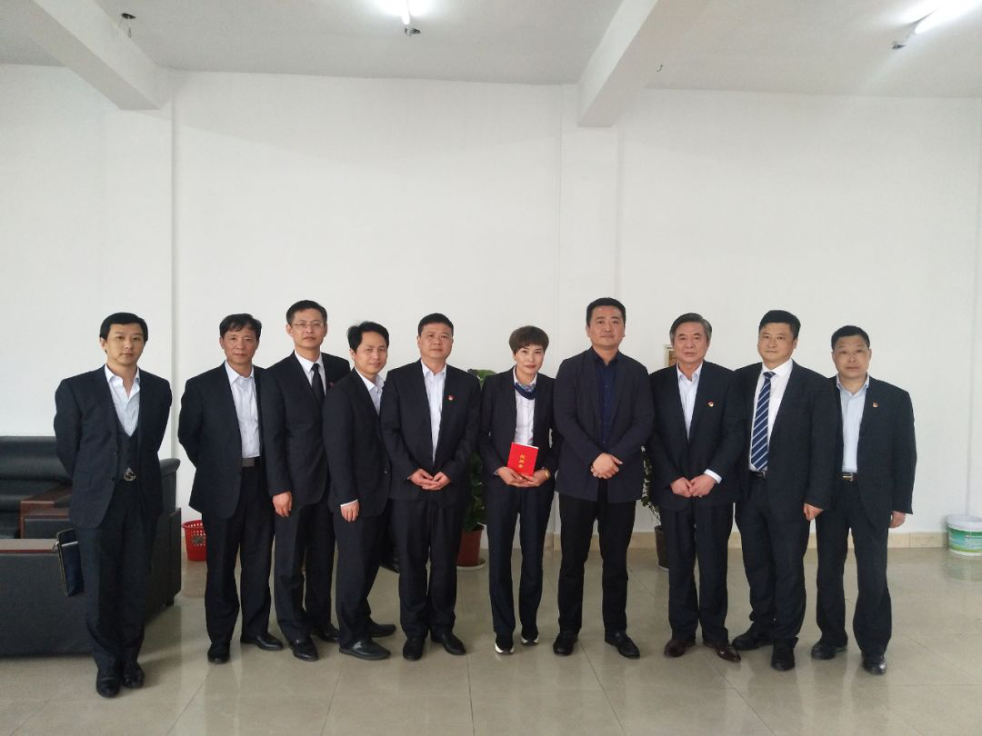 江西長運(yùn)黨委書記、董事長王曉看望慰問“中國好人榜”獲得者李小英