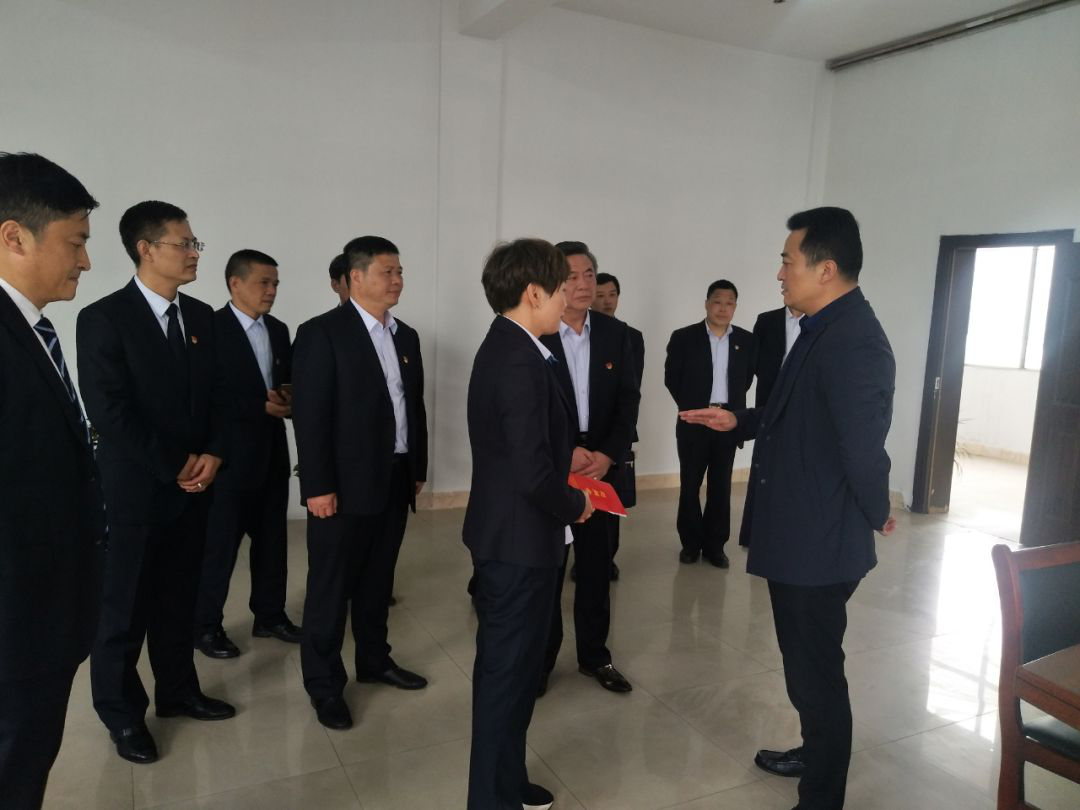 江西長運(yùn)黨委書記、董事長王曉看望慰問“中國好人榜”獲得者李小英
