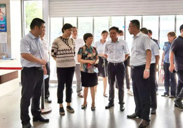 車小琴、熊敏一行檢查徐坊客運分公司創(chuàng)建工作