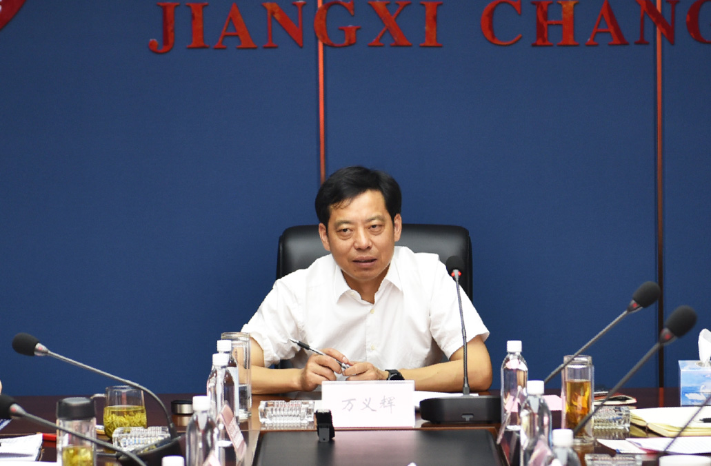 南昌市政公用集團黨委副書記、總經(jīng)理萬義輝一行調(diào)研江西長運