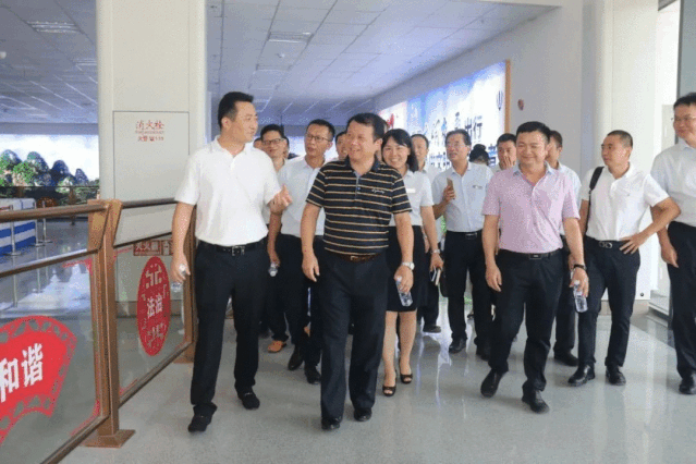 王曉、郭曉慶一行深入吉安長(zhǎng)運(yùn)、吉安公交調(diào)研指導(dǎo)
