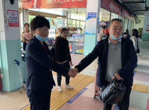 長運正能量 || 20萬現(xiàn)金！景德鎮(zhèn)長運西客站員工拾金不昧獲贊譽