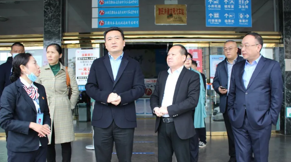 王曉在景德鎮(zhèn)公交、長(zhǎng)運(yùn)調(diào)研