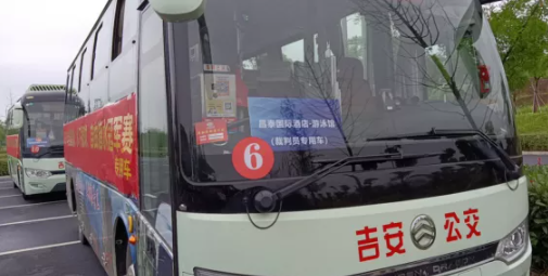 吉安公交為群眾辦實(shí)事，專車接送運(yùn)動(dòng)員、體考生參賽