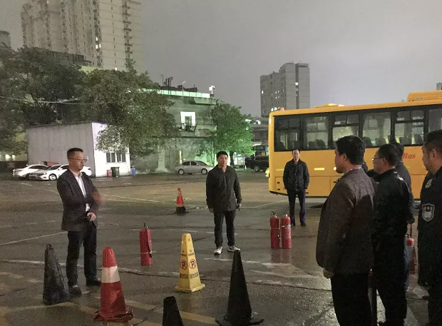 長運(yùn)物業(yè)開展八一大道長運(yùn)商圈夜間突發(fā)事件聯(lián)動演練