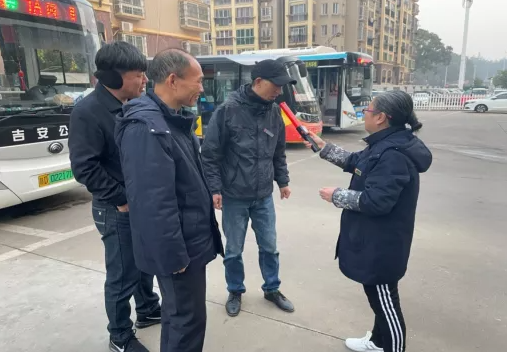 吉安公交持續(xù)開展駕駛員崗前酒精、血壓測試