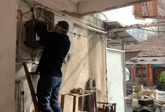 長(zhǎng)鴻物業(yè) 排查用電隱患 保障居民春節(jié)用電無(wú)憂(yōu)