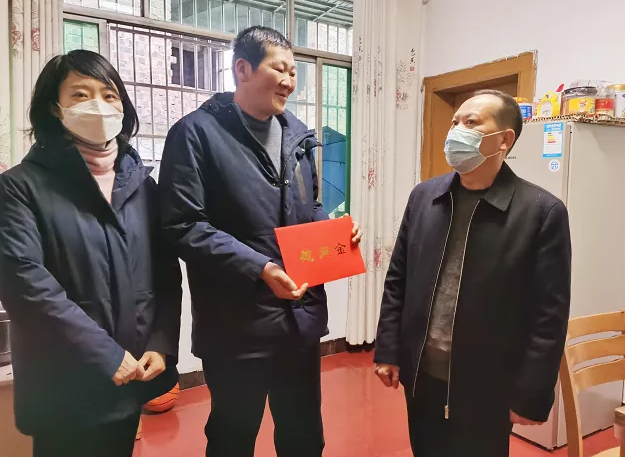 江西長運(yùn)多家子公司開展慰問困難職工活動(dòng)(二)