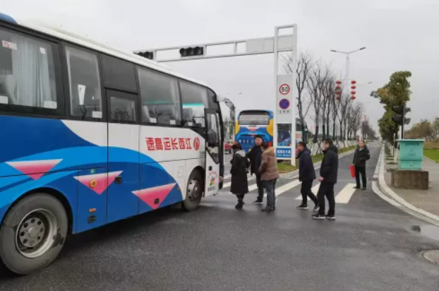 都市城際公交 旅游客運(yùn)分公司開(kāi)展車輛路上拋錨應(yīng)急演練