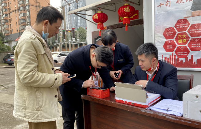 長運(yùn)出租  辦實(shí)事 邀請銀行上門辦理收款二維碼服務(wù)