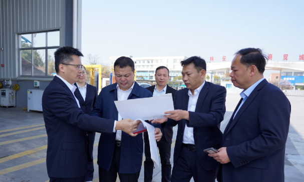 鷹潭市交通局領導蒞臨鷹潭長運、鷹潭公交調(diào)研指導   肖良芝陪同