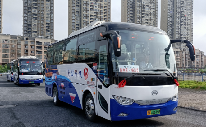 新余長(zhǎng)運(yùn):新余市渝水區(qū)至吉安市峽江縣城際公交線(xiàn)路舉行發(fā)班儀式