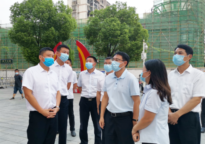 江新洪一行深入南昌長途汽車站督導疫情防控、文明創(chuàng)建工作 占梁陪同