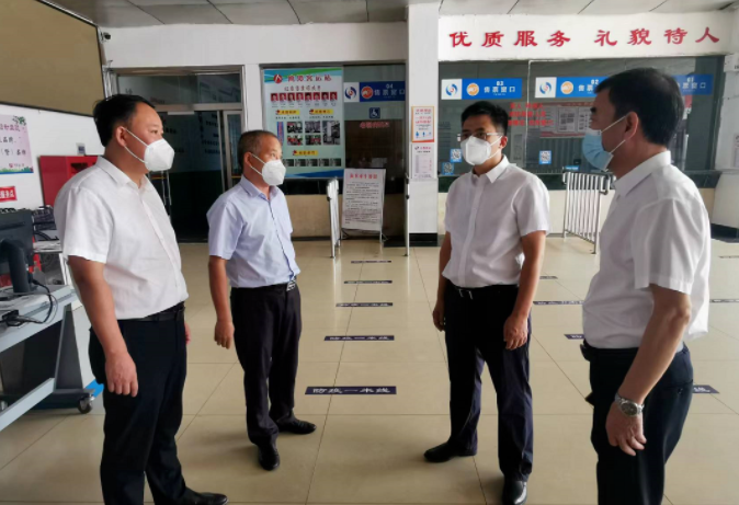 肖良芝深入一線督導復(fù)工復(fù)產(chǎn)、安全維穩(wěn)工作
