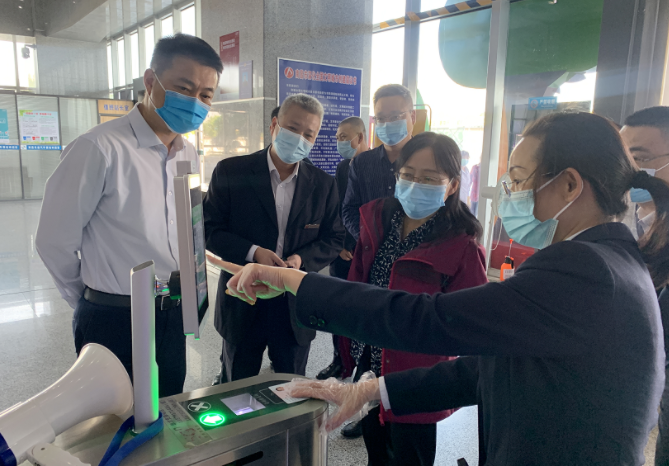 省交通運輸廳領導督導南昌長途汽車西站安全生產(chǎn)及疫情防控工作