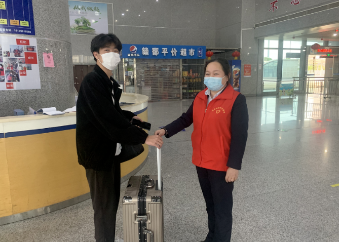 都市城際公交:站、車(chē)聯(lián)手尋失物 旅客領(lǐng)回樂(lè)開(kāi)花