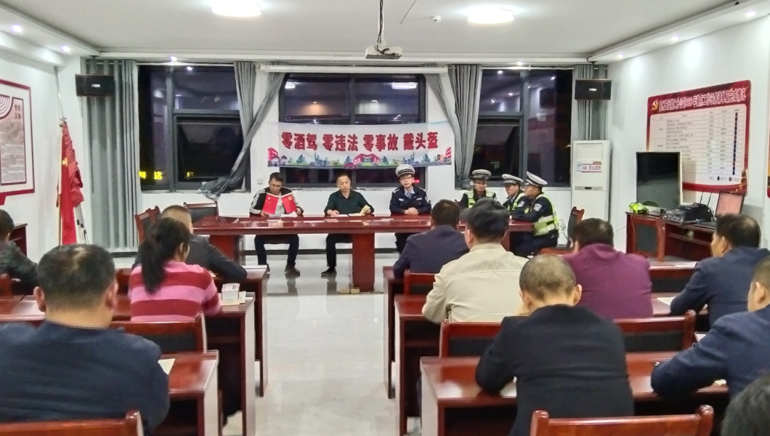 撫州長(zhǎng)運(yùn):崇仁分公司開(kāi)展駕駛員交通安全教育活動(dòng)
