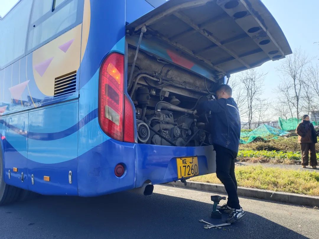黃山長運(yùn):開展車輛突發(fā)機(jī)件故障應(yīng)急演練