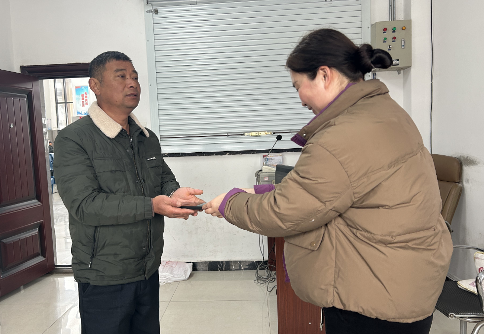 鄱陽長運(yùn):車站廣播聲聲尋 失而復(fù)得暖人心