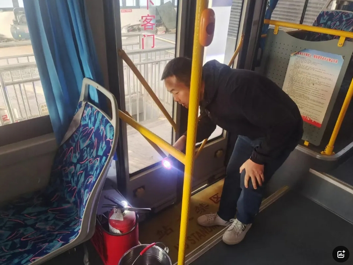 馬鞍山長(zhǎng)客 含山長(zhǎng)運(yùn)組織開(kāi)展車(chē)輛安全隱患排查工作