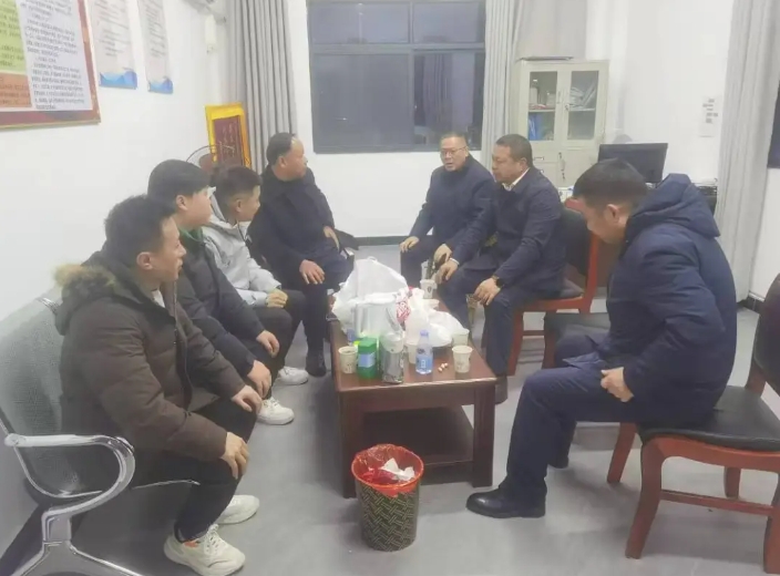 鷹潭公司 歲末寒夜暖情長(zhǎng) 慰問(wèn)堅(jiān)守綻光芒