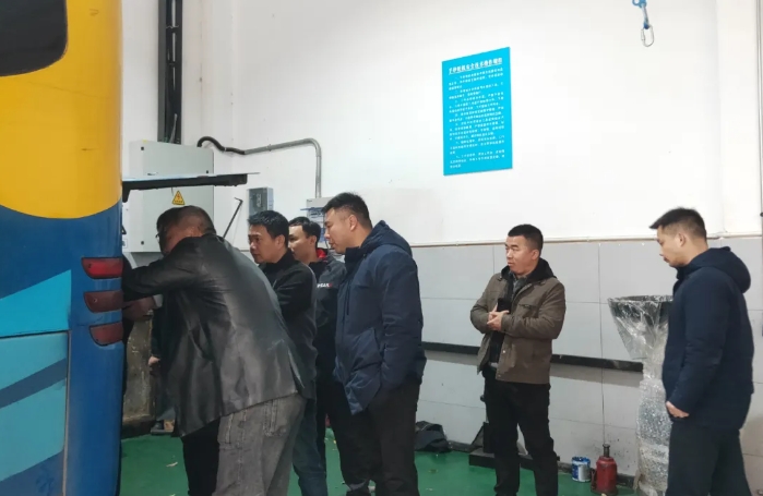 都市城際公交:省、市、區(qū)聯(lián)合開展老舊車輛隱患排查工作檢查與指導(dǎo)