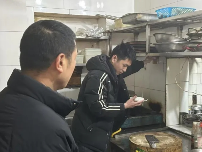 長(zhǎng)運(yùn)物業(yè):深入轄區(qū)沿街店鋪 開展消防安全檢查宣傳