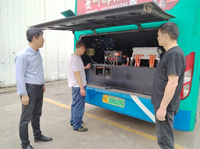 新余公交：開展車輛消防安全及愛車?yán)ｍ棛z查